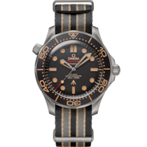 Seamaster Diver 300M 42 mm, Titan mit NATO-Armband - 21092422001001
